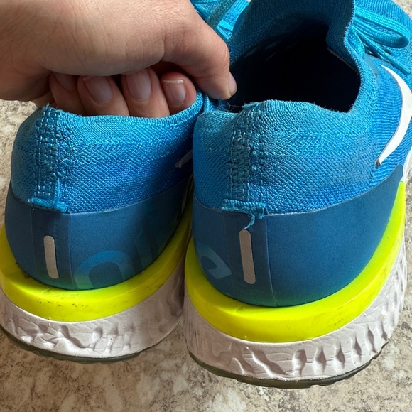 Nike Men’s 10 Epic React Flyknit
Colorway: Blue Glow/White-Photo Blue-Volt Glow - Picture 11 of 11